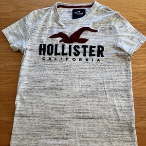 HOLLISTER CALIFORNIA SMALL GRAY & WHITE TEE-SHIRT